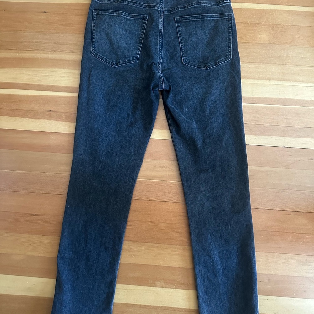 GAP Women’s Classic Straight High Rise Jeans - Picture 2 of 3